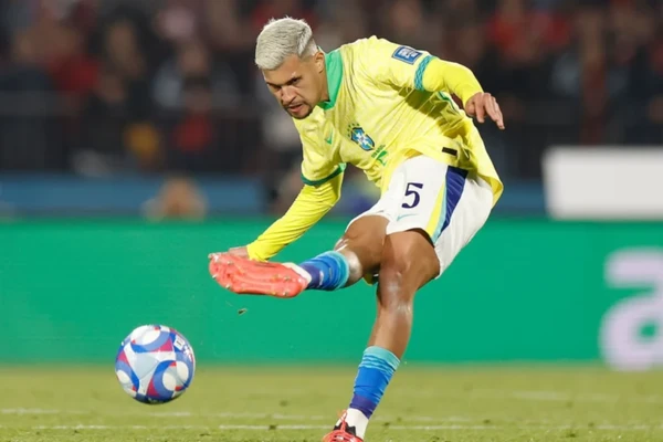 Bruno Guimarães (Newcastle)  por Rafael Ribeiro/CBF