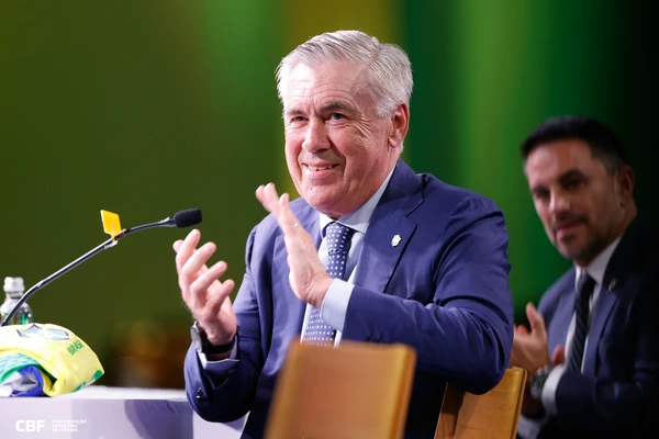 Carlo Ancelotti, durante apresentação com treinador da Seleção Brasileira