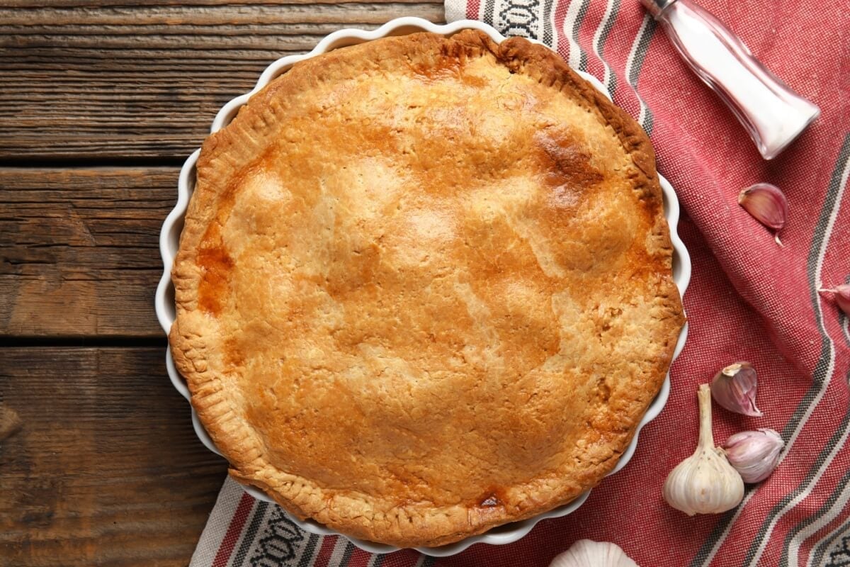 Empadão de frango com requeijão cremoso (Imagem: Pixel-Shot | Shutterstock) 