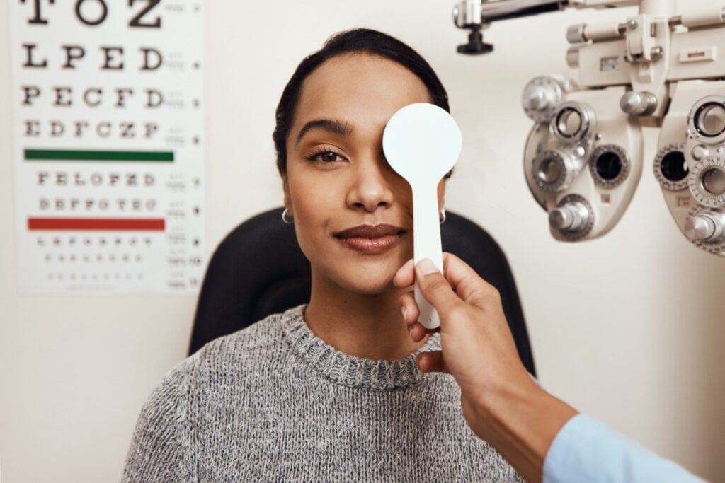 O consumo da cereja ajuda a proteger a visão (Imagem: PeopleImages.com – Yuri A | Shutterstock)
