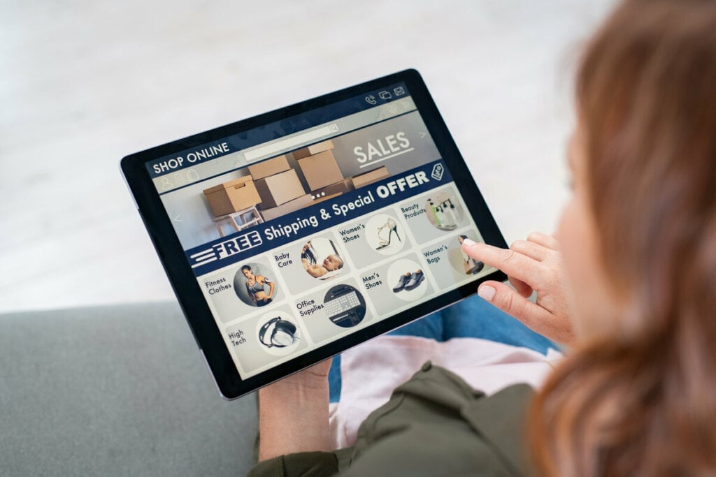 Verificar as avaliações dos produtos evita surpresas na hora da entrega (Imagem: Ground Picture | Shutterstock)