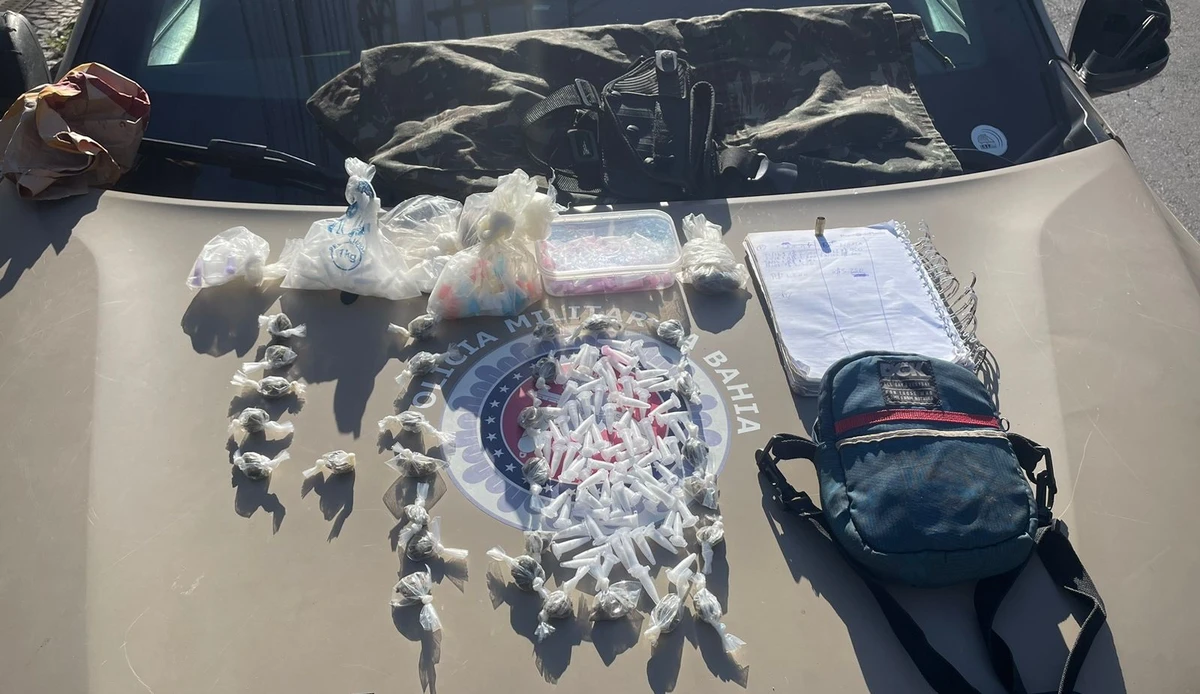 Material encontradao com o suspeito