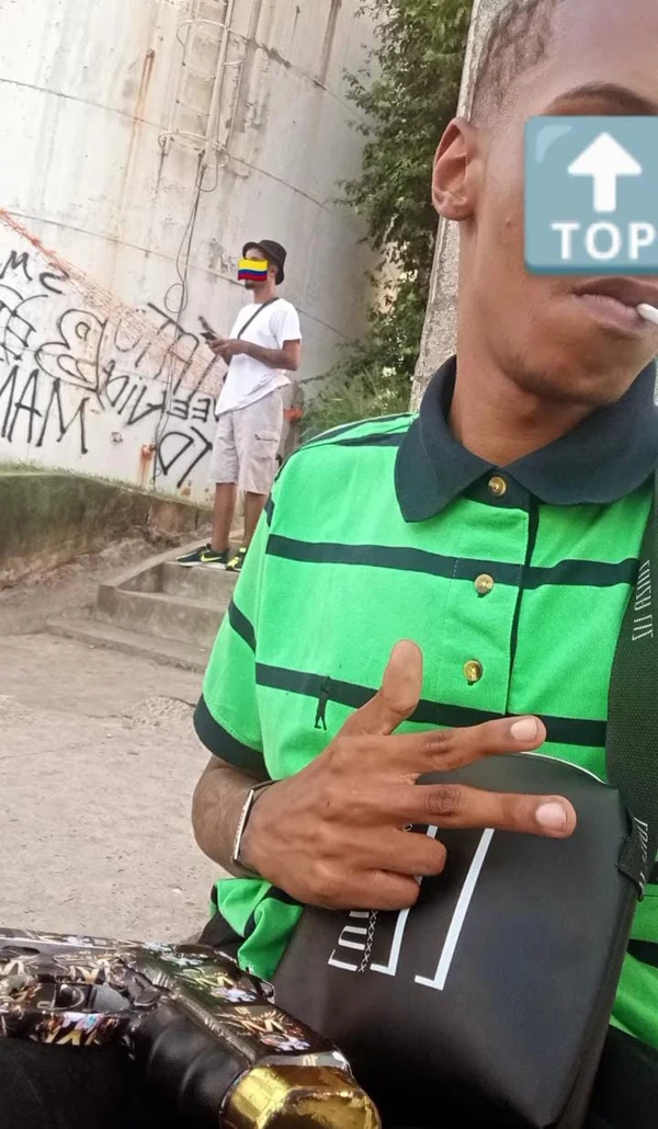 Pocoyo tinha fotos com sinais em referência ao BDM por Reprodução