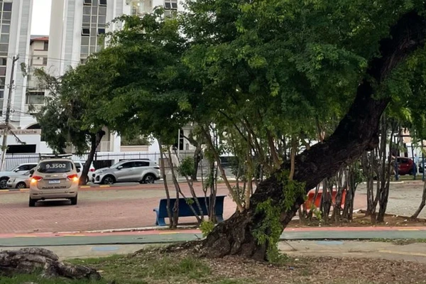 Polícia Militar reforçou o policiamento durante a tarde na Praça Ana Lúcia Magalhães