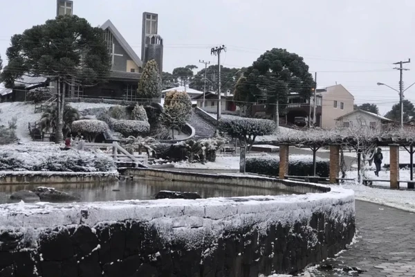 Praça no Centro de Urupema, em junho de 2021