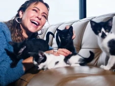 Imagem - Paolla Oliveira adota 18 animais e emociona fãs com gesto: 'Adotar é um ato de amor'