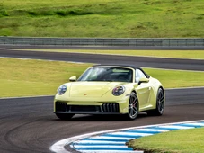 Imagem - Porsche 911 ganha uma inédita versão híbrida; confira a aceleração e os preços