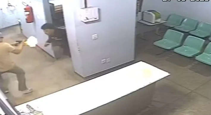 Imagem - Presos fingem overdose, e um acaba morto por investigador em tentativa de rebelião; vídeo