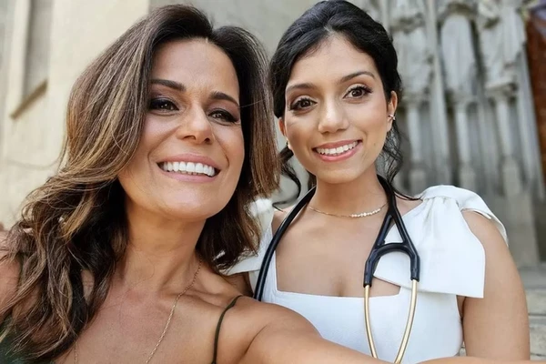 Adriana Araújo por Reprodução
