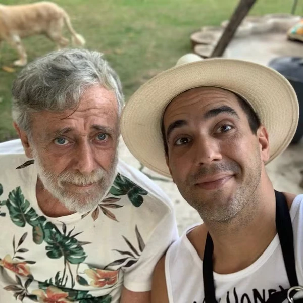 André Marques e o pai, Otto por Reprodução