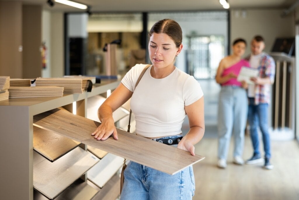 A jornada do consumidor dentro da loja deve ser pensada nos mínimos detalhes (Imagem: Sorbis | Shutterstock)