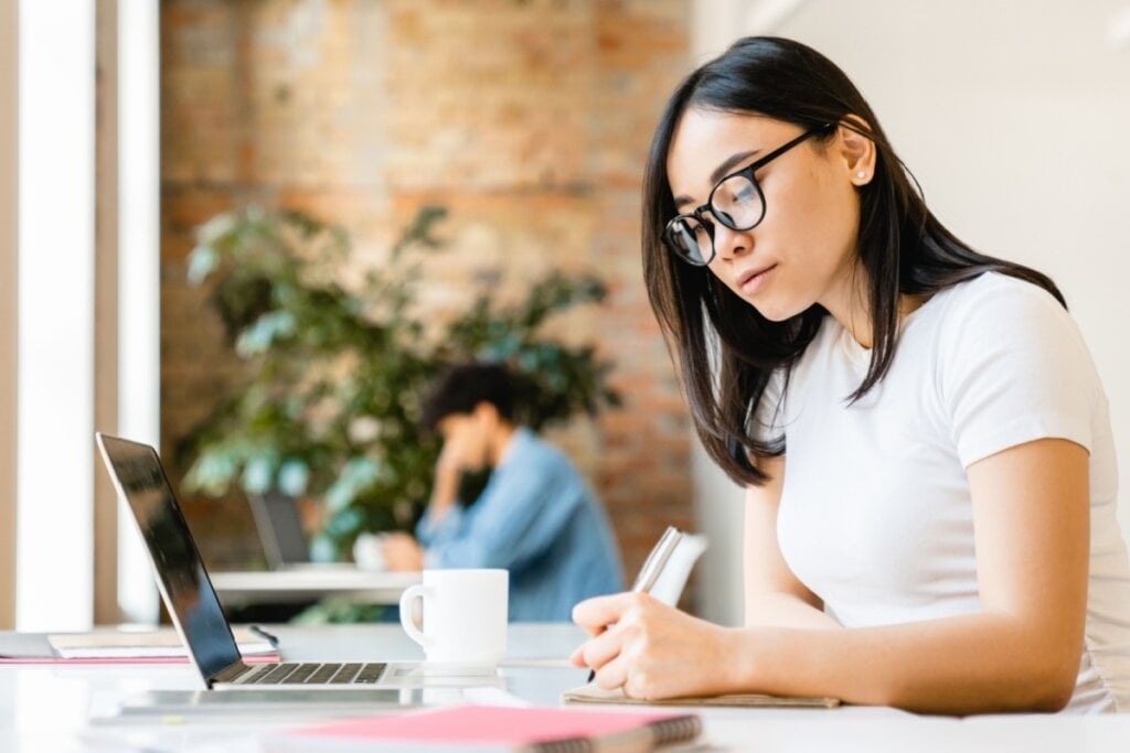 Destacar pontos importantes no texto também é uma estratégia válida (Imagem: Inside Creative Hou | Shutterstock)