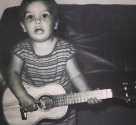 Fez xixi na cama até os 10 anos — e isso virou música! por Reprodução