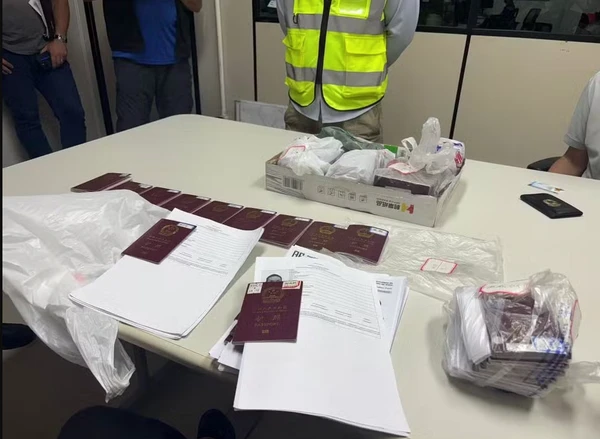 Funcionários tiveram os documentos retidos por Divulgação