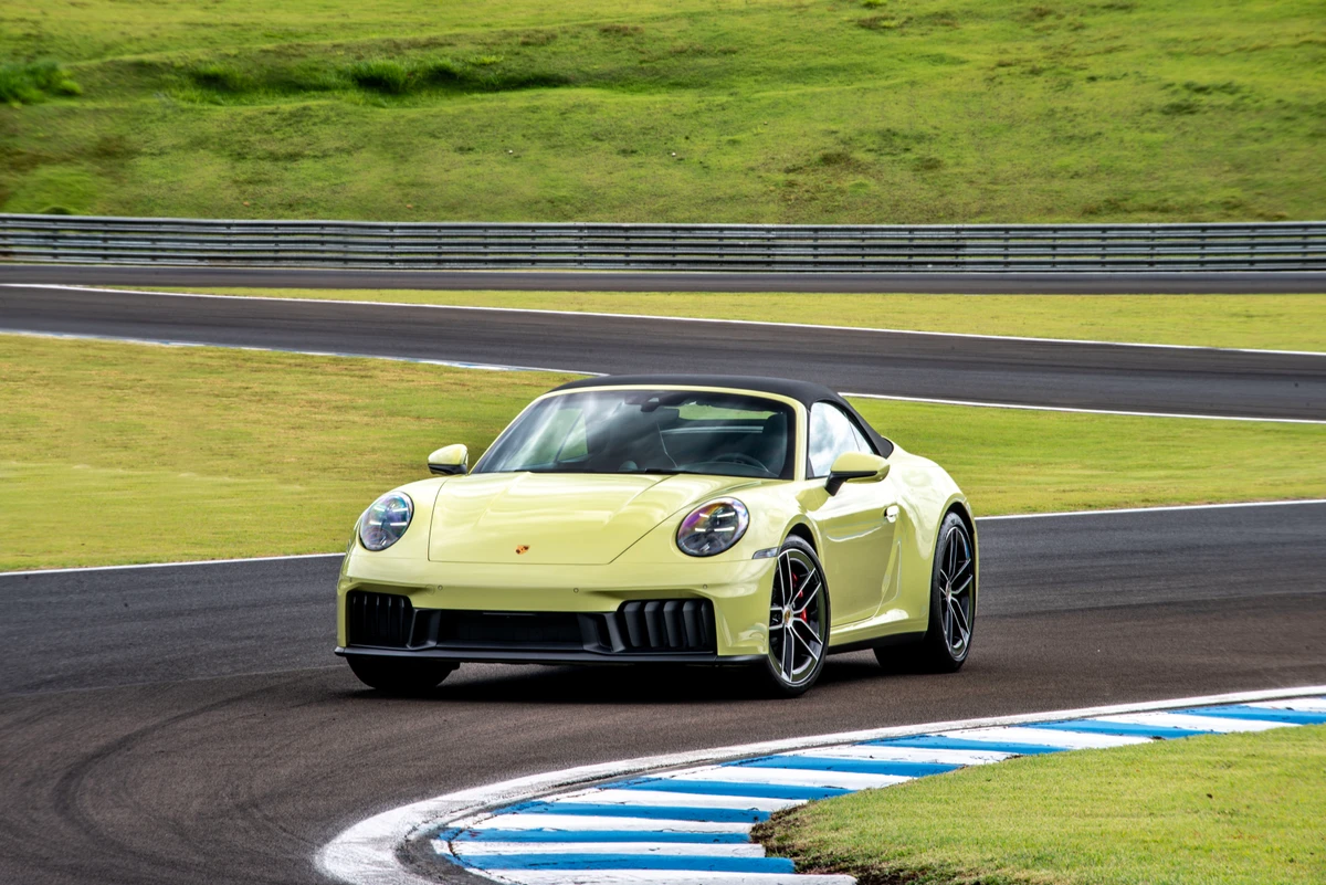 A configuração GTS é a primeira com conjunto motriz híbrido do 911