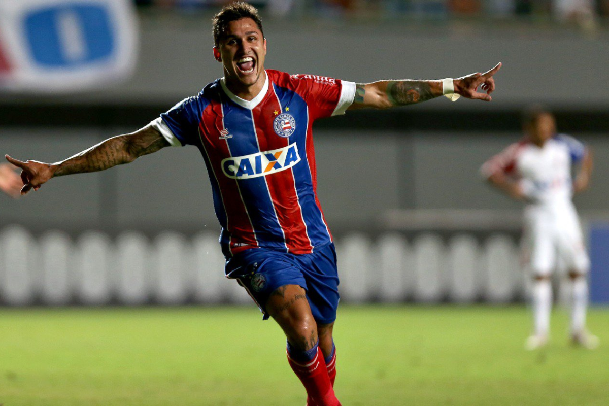 Vina marcou 2 gols  por Divulgação/EC Bahia