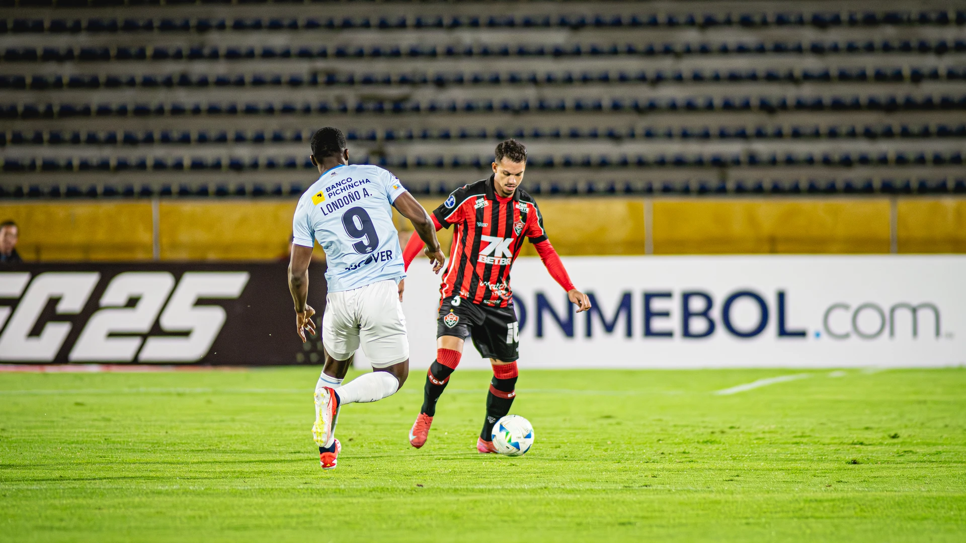 Imagem - Com gol contra bizarro, Vitória 'se elimina' da Copa Sul-Americana