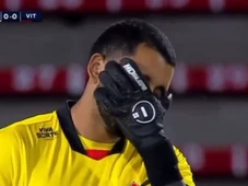 Imagem - Assista ao gol contra que eliminou o Vitória da Copa Sul-Americana