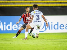 Imagem - Matheuzinho define chances perdidas como motivo de eliminação do Vitória: 'A gente não matou o jogo'
