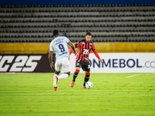 Imagem - Com gol contra bizarro, Vitória 'se elimina' da Copa Sul-Americana