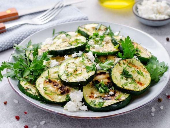 Imagem - Veja 5 receitas saudáveis e práticas com abobrinha para o almoço