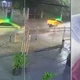 Imagem - Taxista perde a visão após tampa solta de bueiro fazer táxi 'voar' no Rio