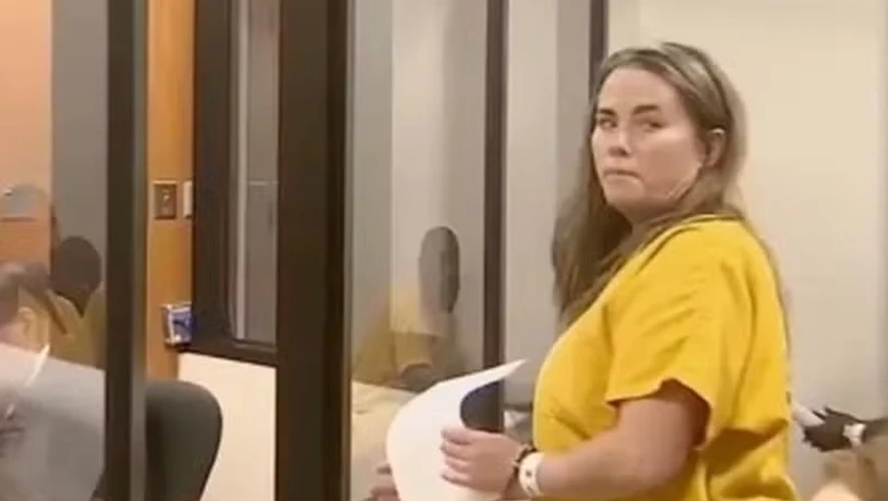 Imagem - Mulher dá soco em criança dentro de avião ao ser chamada de 'gorda'; ela foi presa