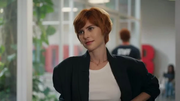 A chegada de Milena agita o romance na Tomorrow. por Reprodução/TV Globo