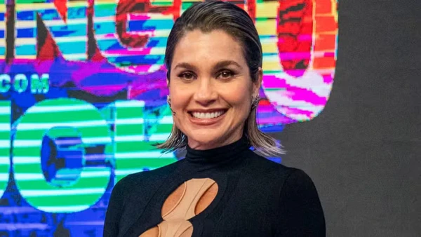 Flávia Alessandra por Reprodução