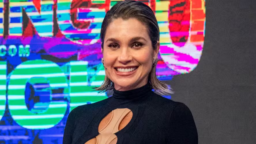 Flávia Alessandra por Reprodução