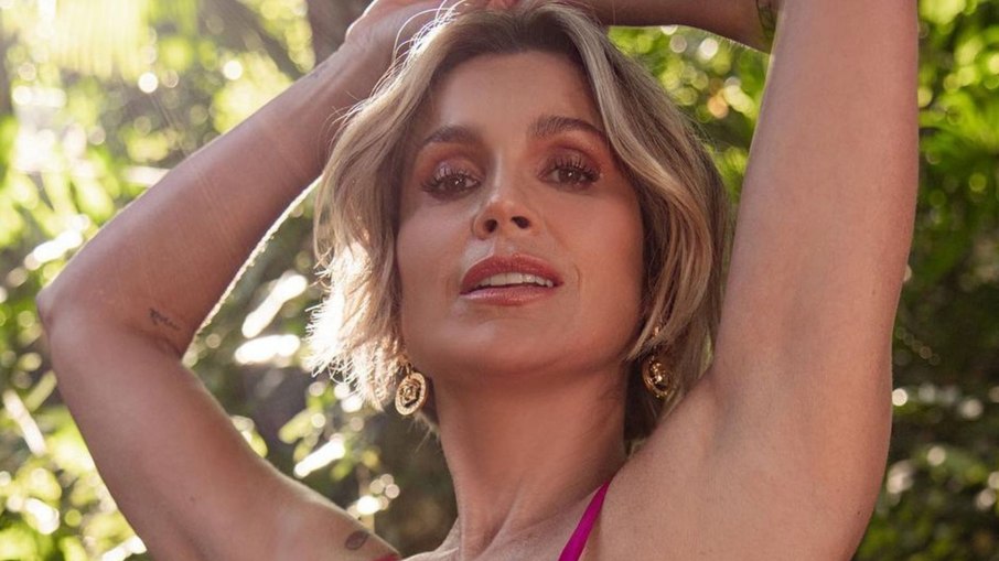 Flávia Alessandra por Reprodução
