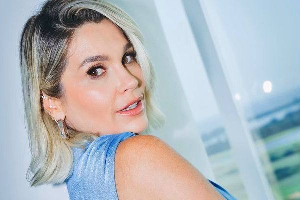 Flávia Alessandra por Reprodução