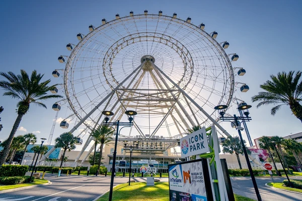 ICON Park, em Orlando por CreativeStudio79 / Shutterstock.com