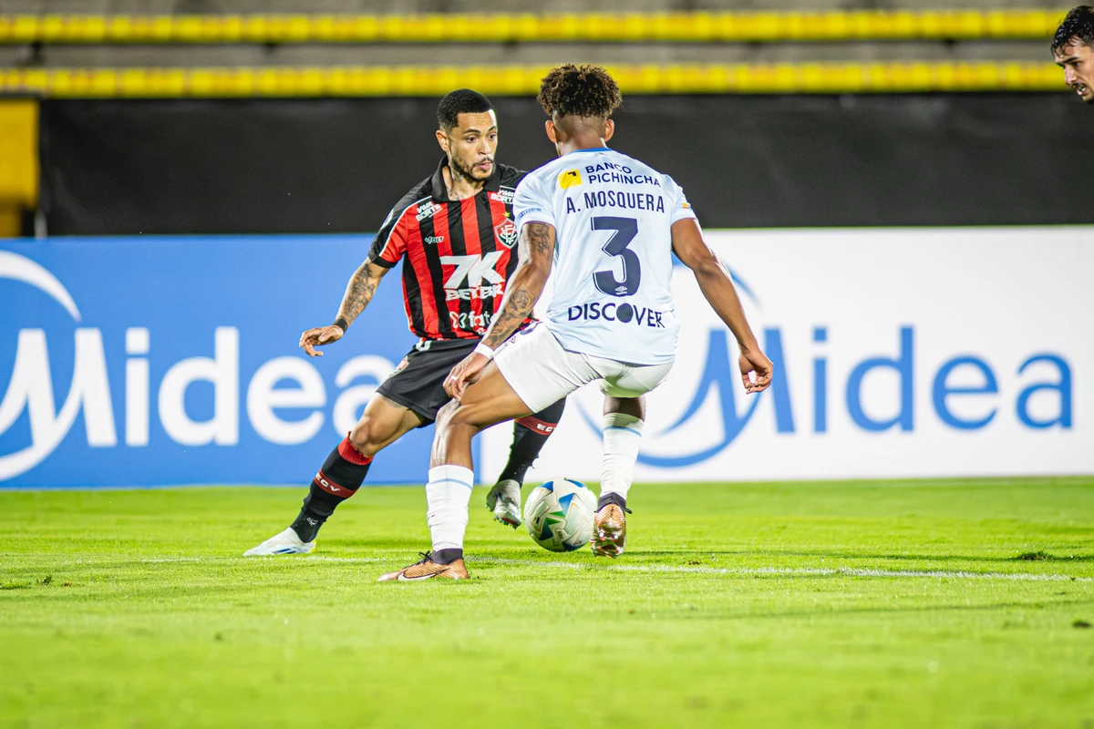 Matheuzinho em Universidad Católica x Vitória, pela Copa Sul-Americana por Victor Ferreira/EC Vitória