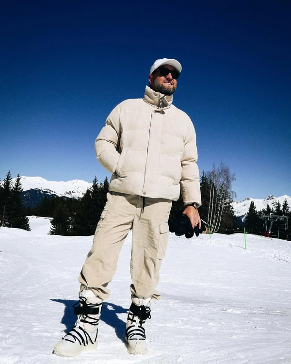 Nelson Willians é famoso por compartilhar viagens e rotina de luxo nas redes sociais por Reprodução