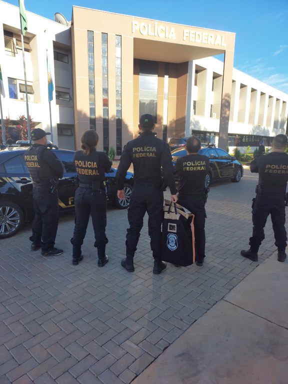 Operação da Polícia Federal por Polícia Federal