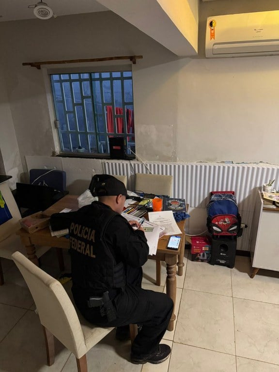 Operação da Polícia Federal por Polícia Federal