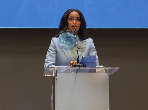 Zainab Jama por Reprodução