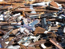 Imagem - Mais de uma tonelada de armas de fogo é destruída pela polícia na Bahia