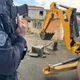 Imagem - Polícia remove barricada de facção que bloqueava acesso de carros em Valéria