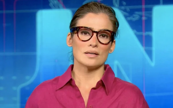 A jornalista confundiu as datas e mostrou que o jornalismo está no sangue. por Reprodução/TV Globo