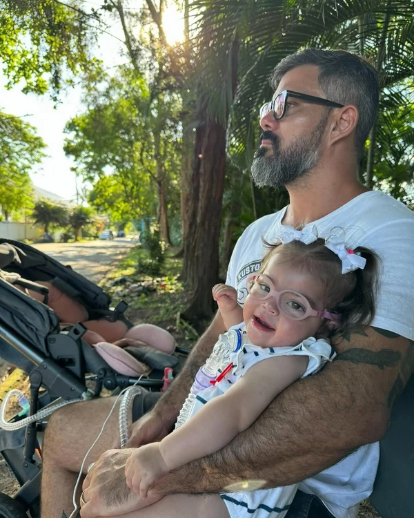 Juliano Cazarré e Maria Guilhermina por Reprodução/Instagram