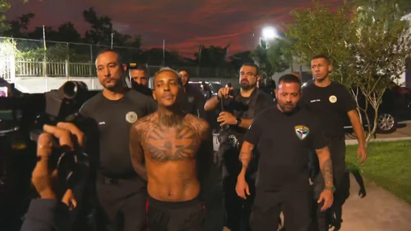 MC Poze é preso no Rio  por Reprodução / TV Bahia