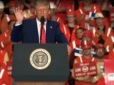 Imagem - Donald Trump diz que vai dobrar tarifa de importação do aço