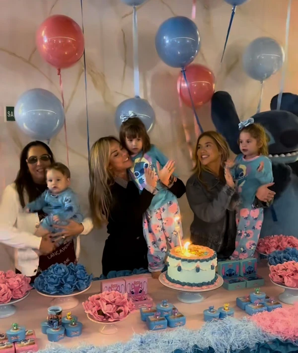 Aniversário foi em sala de cinema, fechada para a festa por Reprodução