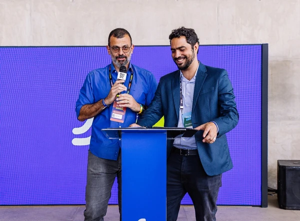 Assinatura do acordo durante evento no Rio de Janeiro