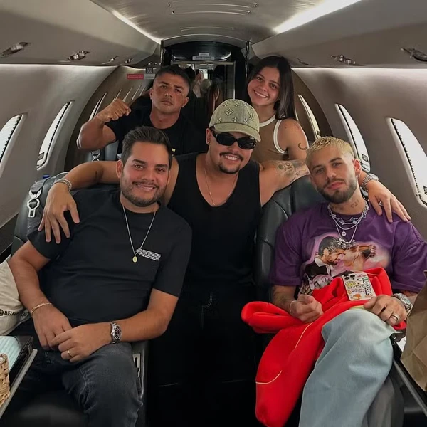 Maressa com a equipe de Zé Felipe por Reprodução/Instagram