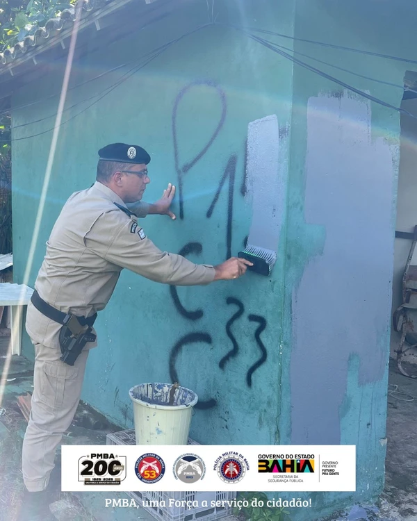 Policiais apagam inscrições de facção em Mata de São João por 53ª CIMP