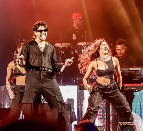 Zé Felipe e Karol Gerez durante show por Lumo/Reprodução/Instagram