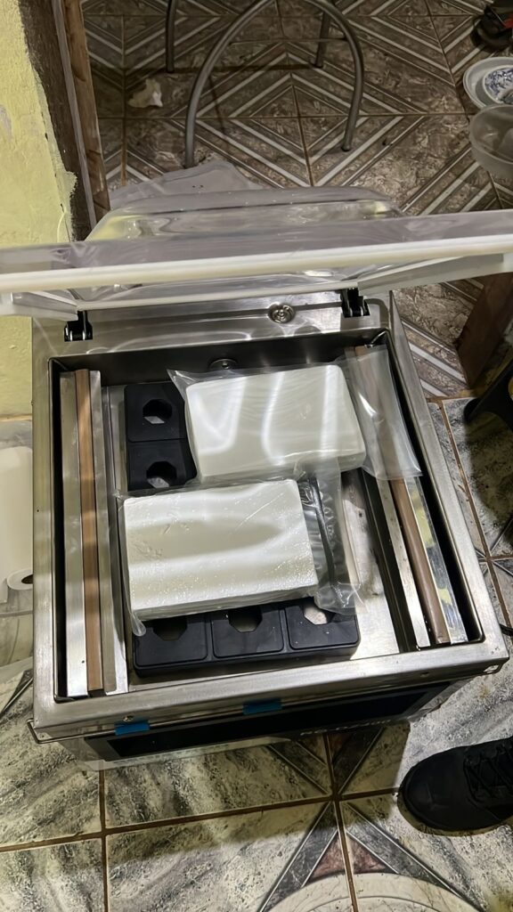 Quase 100 kg de cocaína foram encontrados em laboratório de drogas em Monte Gordo por Divulgação/Polícia Militar